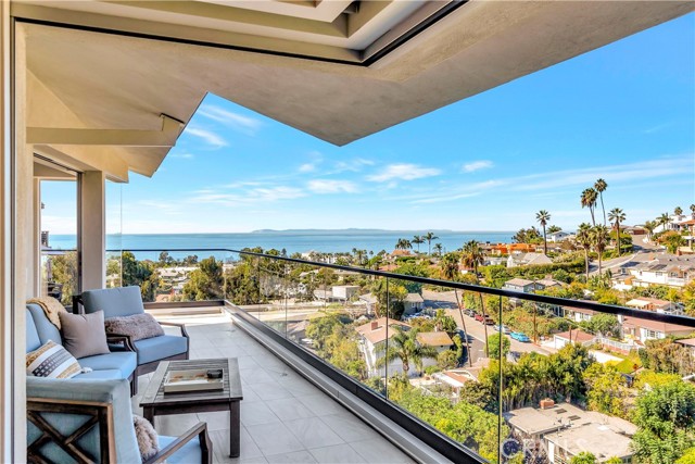 Detail Gallery Image 27 of 68 For 553 Temple Hills Dr, Laguna Beach,  CA 92651 - 5 Beds | 4/1 Baths