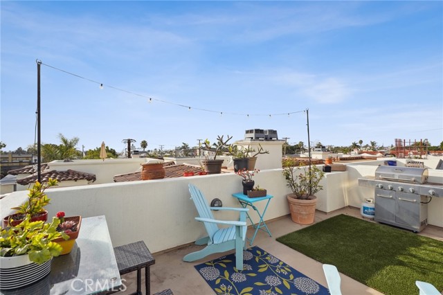 Rooftop deck with peek a boo Ocean views