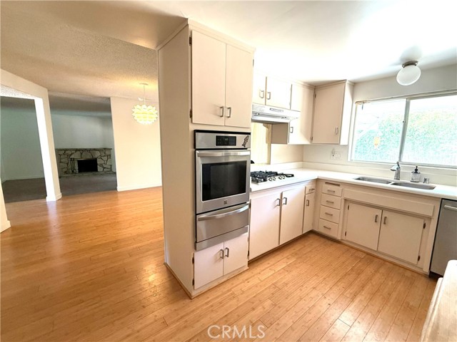 Detail Gallery Image 8 of 23 For 11153 Amigo Ave, Porter Ranch,  CA 91326 - 4 Beds | 2 Baths