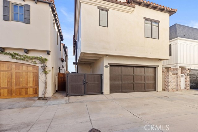 310 E Oceanfront, Newport Beach CA: https://media.crmls.org/medias/9246f1d5-b92e-45b8-a5f7-c472e1d9b2c9.jpg