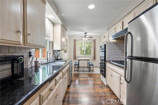 Detail Gallery Image 2 of 59 For 9558 Swinton, North Hills,  CA 91343 - 3 Beds | 2 Baths