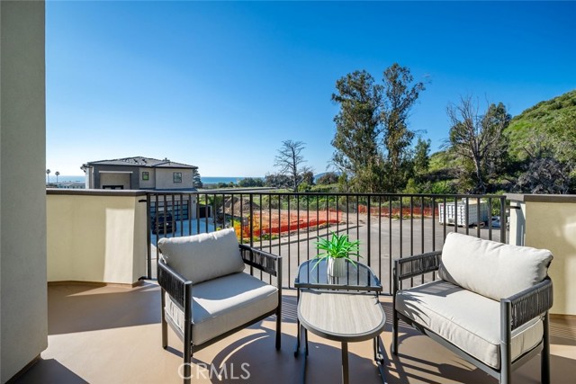 Detail Gallery Image 7 of 49 For 2736 Barcelona Street, Pismo Beach,  CA 93449 - 3 Beds | 3 Baths