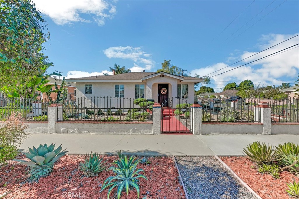 2295 Fashion Avenue, Long Beach, CA 90810