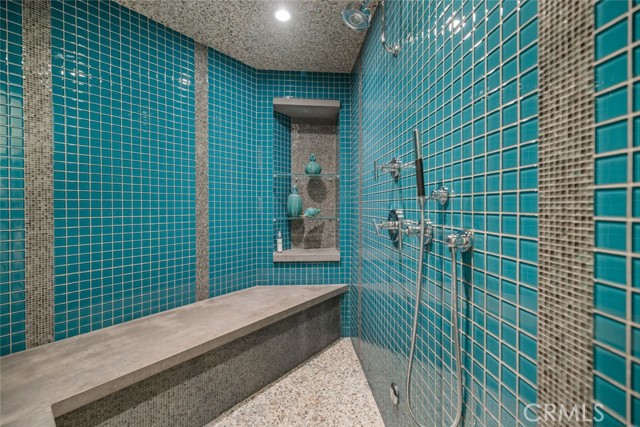 8 Beacon Bay, Newport Beach CA: https://media.crmls.org/medias/924941ce-e192-4e10-95d9-d4c0886f6fd5.jpg