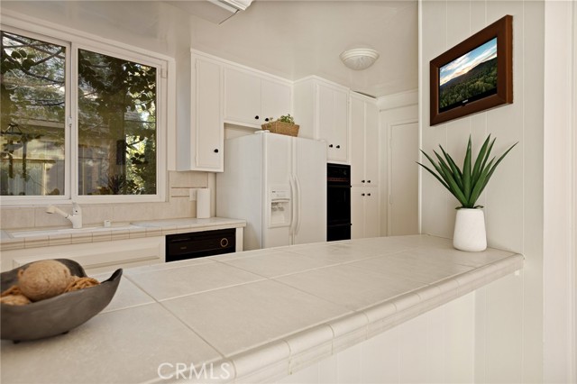Detail Gallery Image 10 of 36 For 180 Grass Valley #37,  Lake Arrowhead,  CA 92352 - 2 Beds | 2 Baths