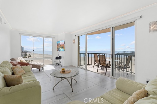 850 E Ocean Boulevard, Long Beach CA: https://media.crmls.org/medias/9249be84-dfb4-4224-a9db-2d8285a0da20.jpg
