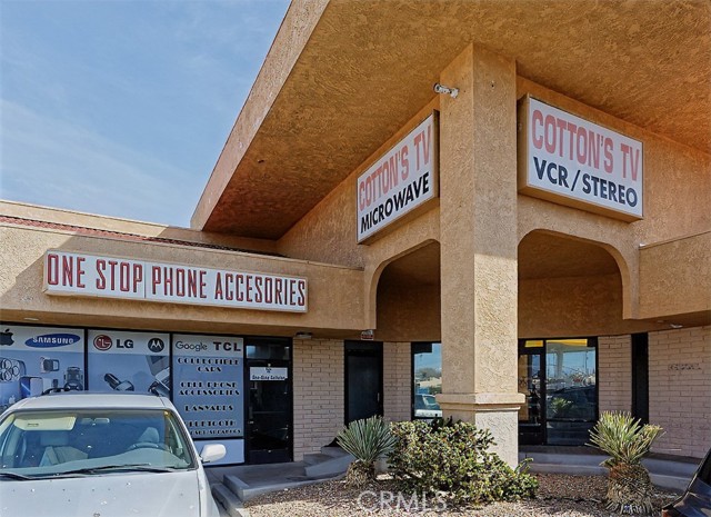 16530 Green Tree Blvd, Victorville, California 92395, ,Commercial Lease,For Rent,16530 Green Tree Blvd,CRHD25069126