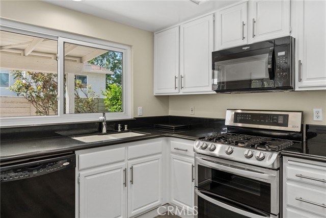 Detail Gallery Image 10 of 43 For 56 Dearborn, Redlands,  CA 92374 - 3 Beds | 3 Baths