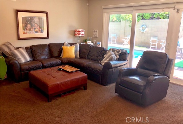 7041 Stonewood Drive, Huntington Beach CA: https://media.crmls.org/medias/924b9ffd-9b5d-49cf-a74a-17a9674de589.jpg