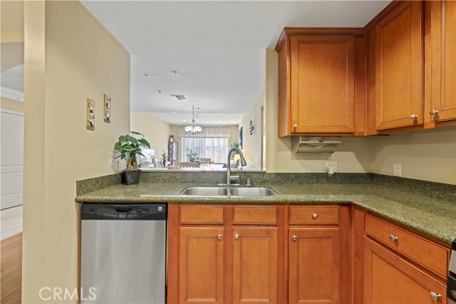 Detail Gallery Image 16 of 45 For 6800 Corbin Ave #104,  Reseda,  CA 91335 - 2 Beds | 2 Baths