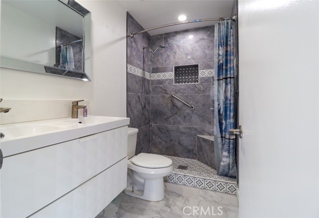 Detail Gallery Image 20 of 23 For 1810 West Garvey Ave #B,  Alhambra,  CA 91803 - 2 Beds | 2/1 Baths