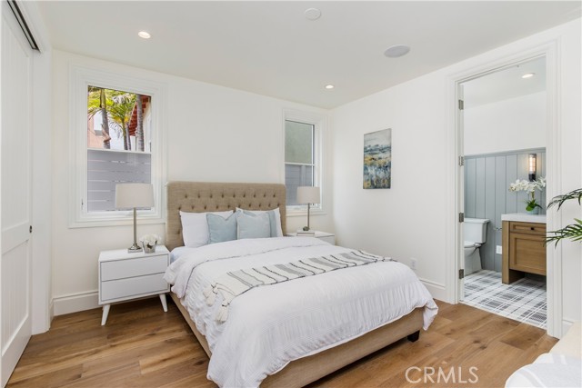 Detail Gallery Image 17 of 20 For 107 Manhattan Ave, Hermosa Beach,  CA 90254 - 5 Beds | 5/1 Baths