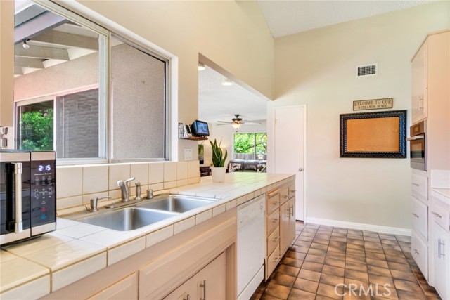 Detail Gallery Image 10 of 35 For 130 Sunridge Way, Redlands,  CA 92373 - 3 Beds | 2 Baths