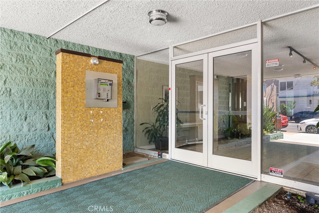https://media.crmls.org/medias/924dd20b-6dda-4c55-953e-51236aaf9048.jpg?preset=X-Large