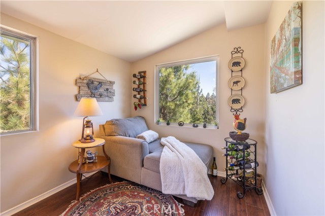 Detail Gallery Image 16 of 43 For 43418 Ridge Crest Dr, Big Bear Lake,  CA 92315 - 2 Beds | 2 Baths
