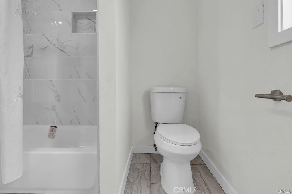 https://media.crmls.org/medias/924e772e-a962-44af-a5fd-4868f16a79e9.jpg?preset=X-Large