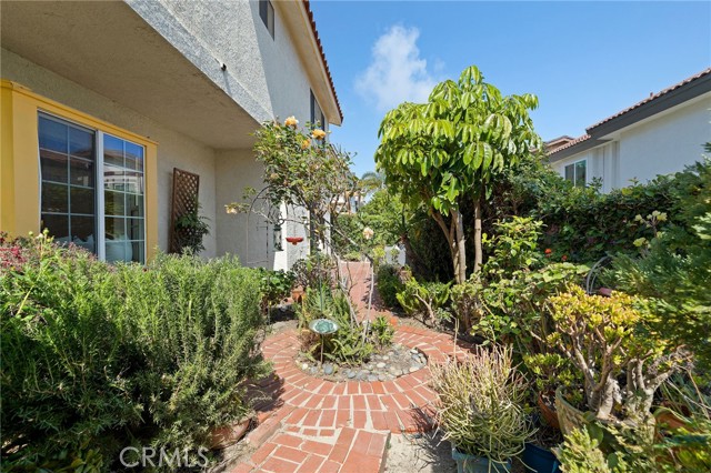 2206 Marshallfield Lane, Redondo Beach, California 90278, 4 Bedrooms Bedrooms, ,2 BathroomsBathrooms,Residential,Sold,Marshallfield,SB24103124