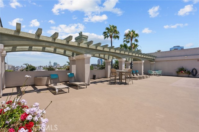 555 Maine Avenue, Long Beach CA: https://media.crmls.org/medias/925030da-7c16-499b-be91-8fb928a97d52.jpg
