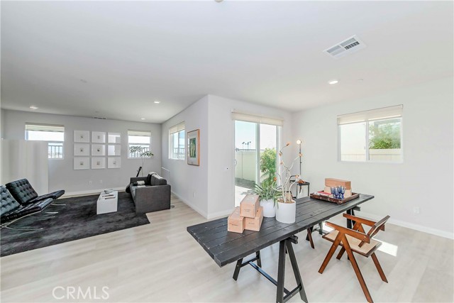 1202 Clipper Lane, Harbor City CA: https://media.crmls.org/medias/9250354a-d4cd-4ba5-ad81-95619af37c61.jpg