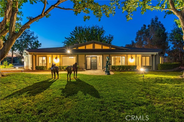 Detail Gallery Image 8 of 74 For 2755 W Avenue, Palmdale,  CA 93551 - 5 Beds | 3/1 Baths