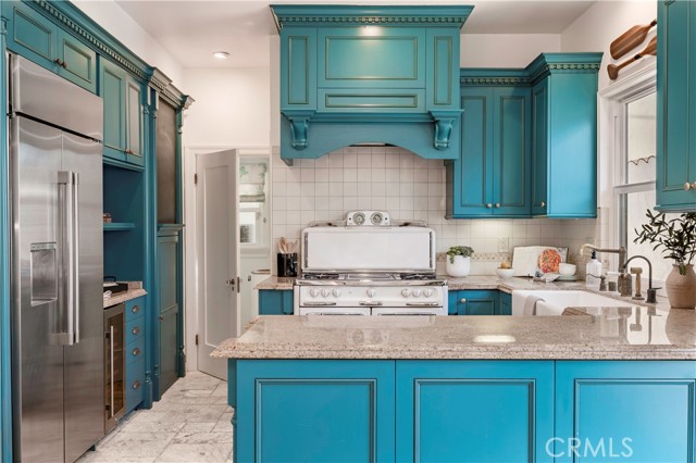 Detail Gallery Image 15 of 33 For 34 Ximeno Avenue, Long Beach,  CA 90803 - 4 Beds | 1/1 Baths