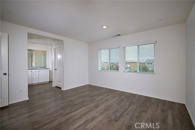 Detail Gallery Image 12 of 17 For 1226 Universal Way, Hemet,  CA 92543 - 3 Beds | 2/1 Baths