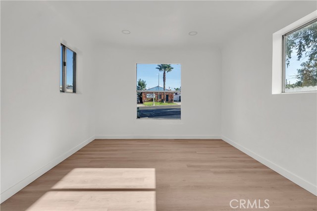 Detail Gallery Image 6 of 23 For 322 E Grand Bld, Corona,  CA 92879 - 3 Beds | 1 Baths