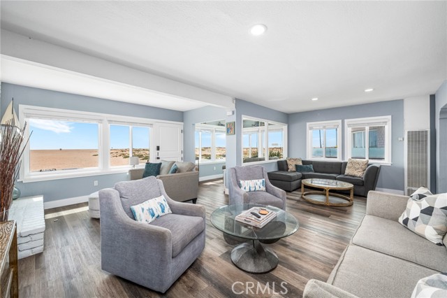 Detail Gallery Image 1 of 43 For 200 E Oceanfront, Newport Beach,  CA 92661 - 5 Beds | 4 Baths