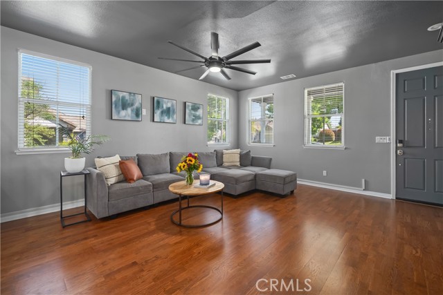 221 Silver Oak Drive, Paso Robles CA: https://media.crmls.org/medias/92542188-092b-4e44-b816-3f929151b202.jpg