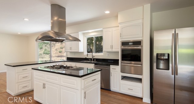 Detail Gallery Image 10 of 28 For 4610 Cerrillos Dr, Woodland Hills,  CA 91364 - 4 Beds | 2 Baths