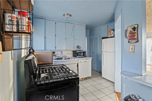 Detail Gallery Image 24 of 28 For 8430 Barnsley Ave, Los Angeles,  CA 90045 - – Beds | – Baths