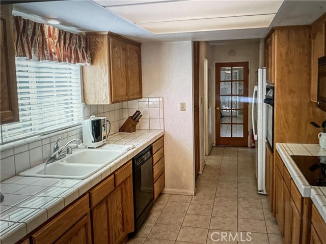 29450 Stallion Springs Drive, Tehachapi CA: https://media.crmls.org/medias/925719e3-3256-40f5-82b1-74ab00b1cf9c.jpg