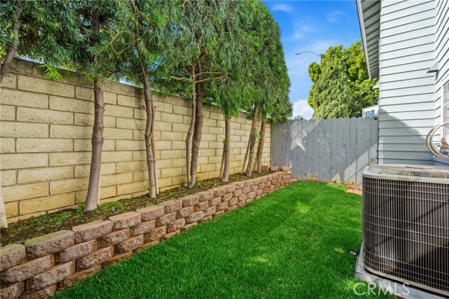 Detail Gallery Image 27 of 28 For 2603 Elden Ave #H,  Costa Mesa,  CA 92627 - 3 Beds | 2/1 Baths