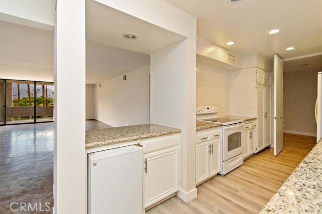 1660 S La Reina Way #2D, Palm Springs, CA 92264