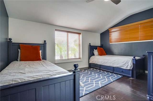12415 Killion Street, Valley Village CA: https://media.crmls.org/medias/92594971-b295-4ddf-a583-41050e407e92.jpg
