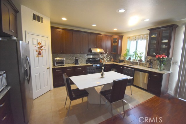 13647 Mesa Linda Avenue, Victorville CA: https://media.crmls.org/medias/925a4c77-cef3-428d-9c0a-719bd8ab66f3.jpg