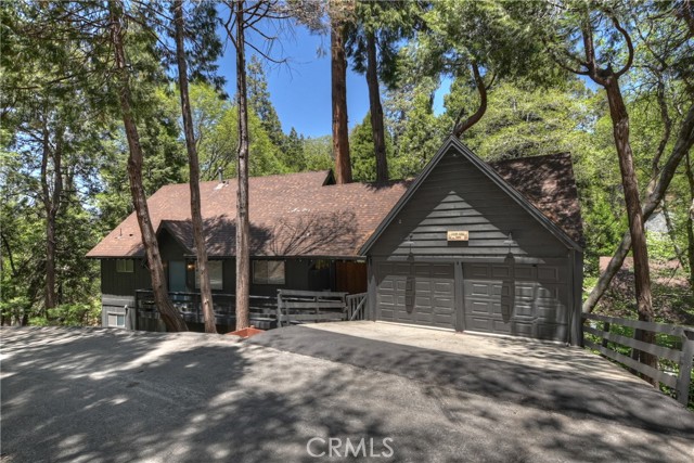 Detail Gallery Image 2 of 45 For 309 Golden Ln, Lake Arrowhead,  CA 92352 - 6 Beds | 3 Baths