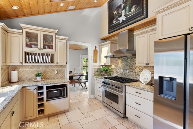 20571 Reef Lane, Huntington Beach CA: https://media.crmls.org/medias/925bd29e-6415-4745-b0e1-f8f2e59e1e5b.jpg
