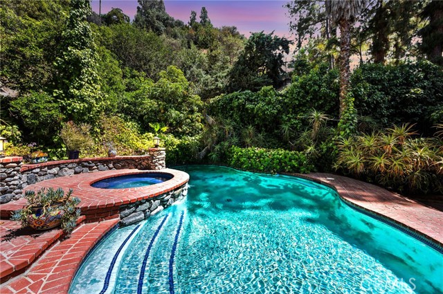 17034 Escalon Drive, Encino CA: https://media.crmls.org/medias/925c0edb-224c-4084-b6fc-e87310fbf681.jpg