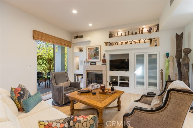Detail Gallery Image 2 of 48 For 4921 Rupert Ave, Encino,  CA 91316 - 4 Beds | 3 Baths