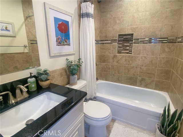 Detail Gallery Image 15 of 26 For 4218 Troost #15,  Studio City,  CA 91604 - 3 Beds | 3 Baths