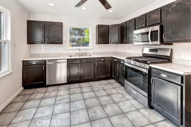 Detail Gallery Image 15 of 22 For 823 N Towner, Santa Ana,  CA 92703 - 4 Beds | 1 Baths