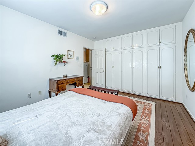 Image 42 of 60 For 17424 Superior