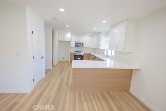 2122 W 10th Street, Santa Ana CA: https://media.crmls.org/medias/925e037e-7041-40e3-8d61-d9989f2ef6b4.jpg