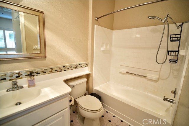 Detail Gallery Image 9 of 12 For 300 N El Molino Ave #216,  Pasadena,  CA 91101 - 2 Beds | 2 Baths