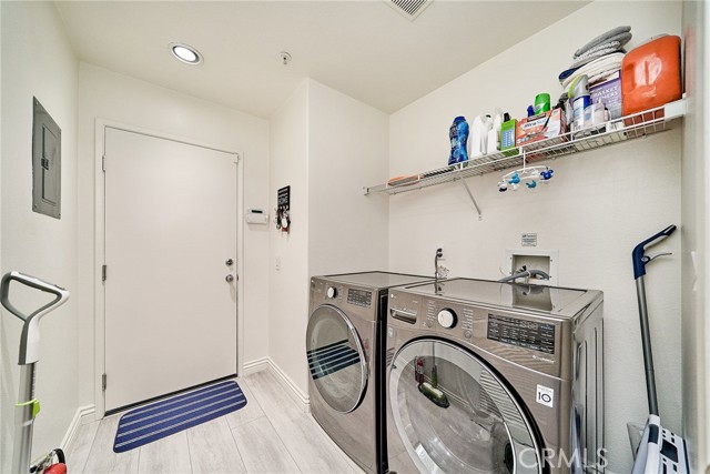 12573 Montaivo Lane, Eastvale CA: https://media.crmls.org/medias/925e3b56-c20f-41a2-8a84-483715a811fb.jpg