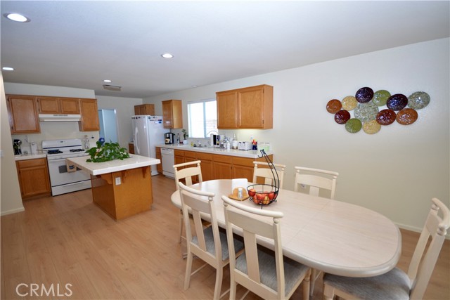 Detail Gallery Image 5 of 22 For 2725 S Buena Vista, Corona,  CA 92882 - 5 Beds | 3 Baths