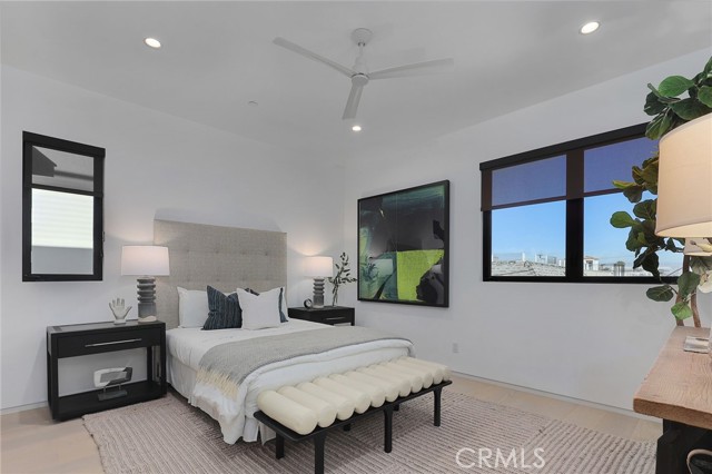 3011 Ocean Front Walk, Venice CA: https://media.crmls.org/medias/925fa880-3aea-4f46-8db5-972d06004f4c.jpg