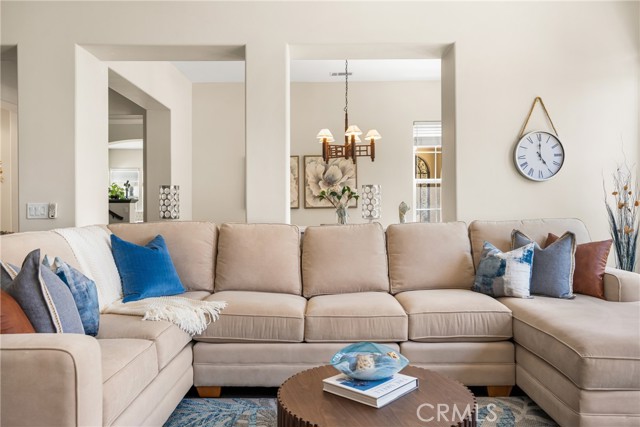 21270 Elda Cir, Huntington Beach CA: https://media.crmls.org/medias/9260571e-91b6-48d1-9f09-6cd1696e9fab.jpg