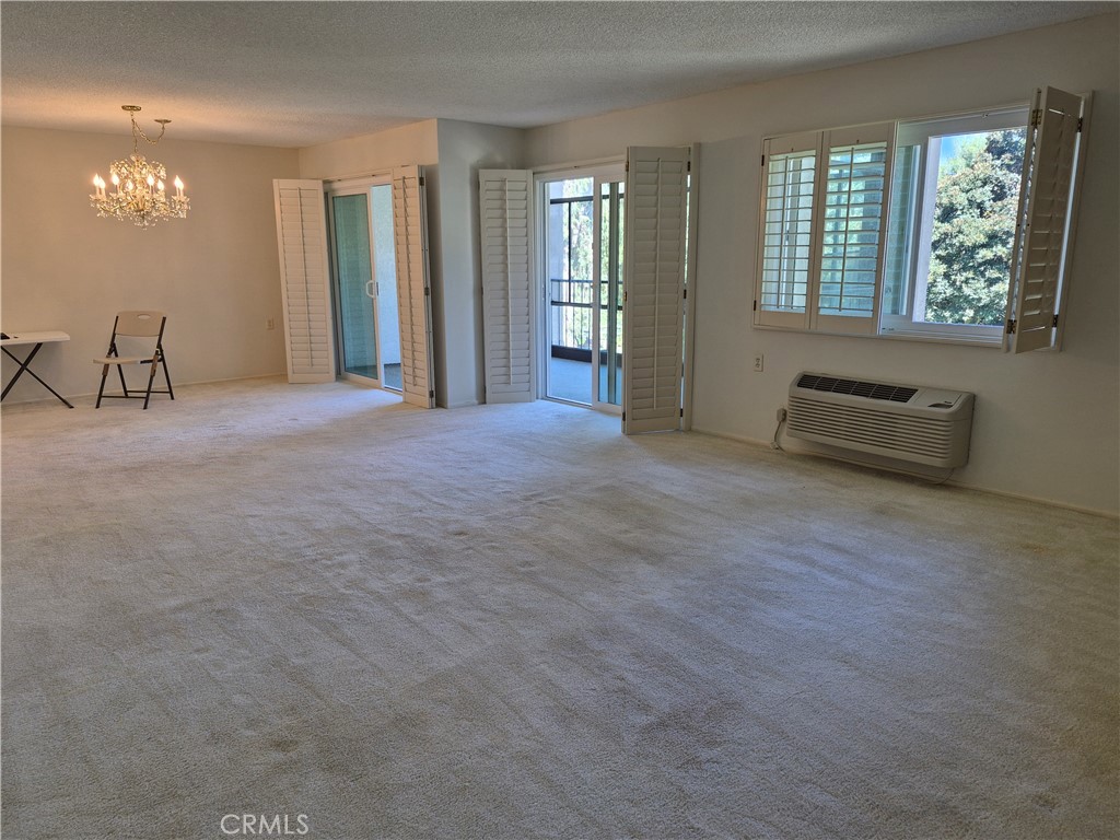 https://media.crmls.org/medias/926226b7-7b39-4001-8e03-1e70fa105d51.jpg?preset=X-Large